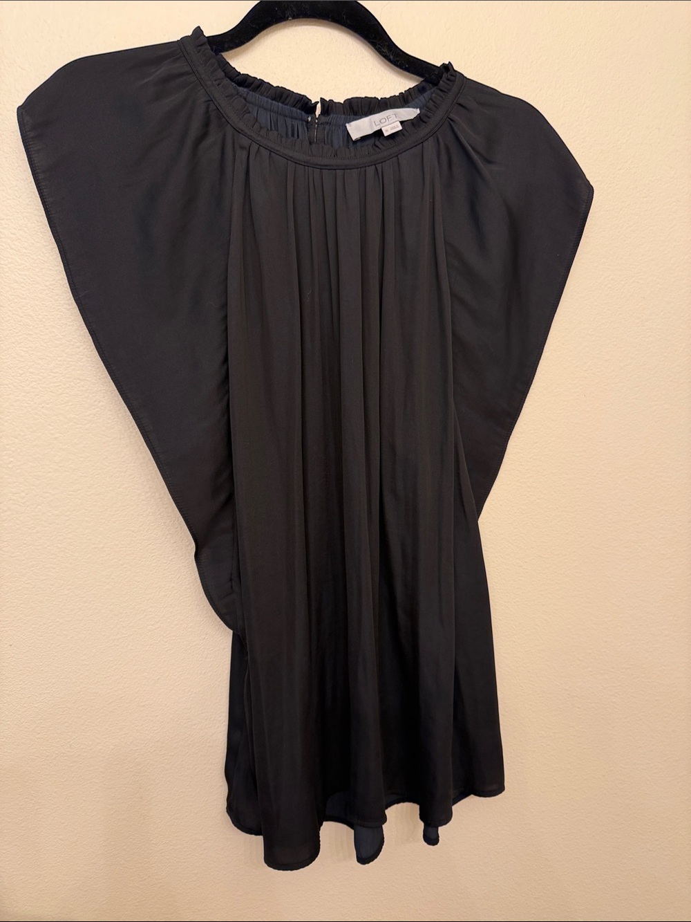 LOFT Black Flutter Sleeve Blouse XL Flowy Pleated Lightweight Top black